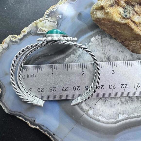 Vintage Mexican Sterling Silver Curved Tribal Mask Face Green Onyx Bracelet - Picture 9 of 10